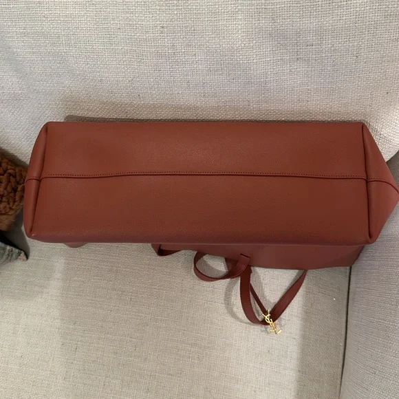 Saint Laurent East/West Shopping Tote - Picture 3 of 10